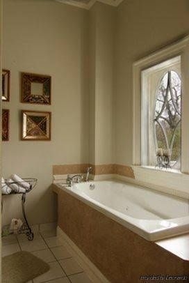 Historic Michabelle Inn2