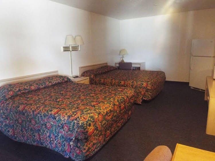 Four Corners Inn2