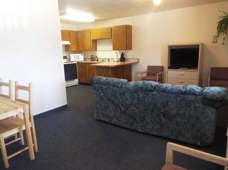Four Corners Inn0
