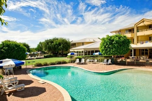 แอบเบย์ บีช รีสอร์ท (Abbey Beach Resort)0
