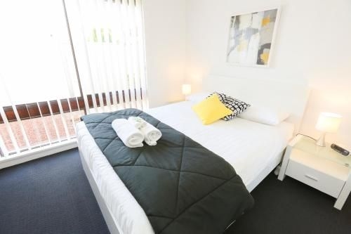 112 Olive Apartments4