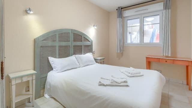 APARTMENT CAPACITY 8 THREE BEDROOMS