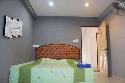 Standard Twin Room with Air-Conditioning