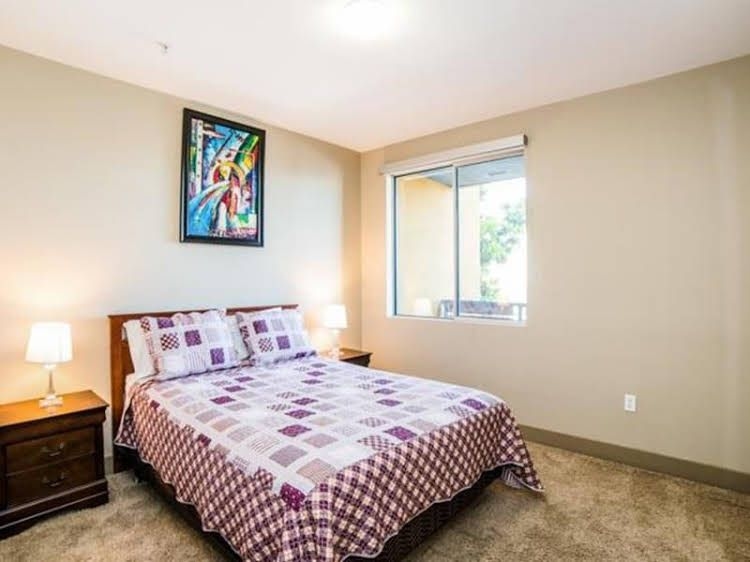 Hollywood Daisy Apartment1