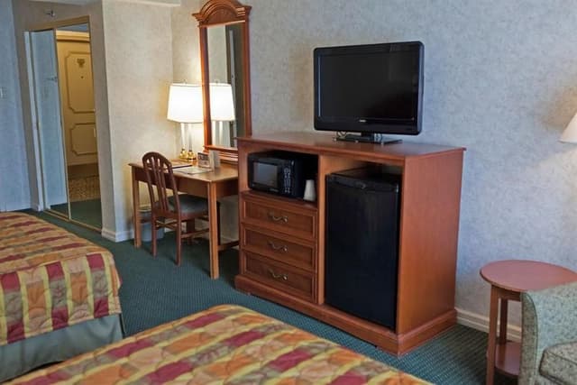 DOUBLE TWO DOUBLE BEDS