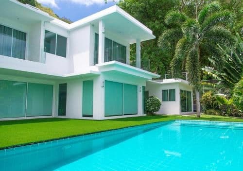 Four-Bedroom Villa with Sea View