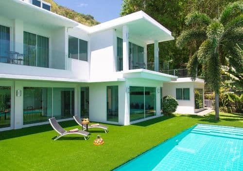 Four-Bedroom Villa with Sea View