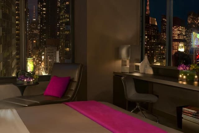 DOUBLE DELUXE CITY VIEW KING BED