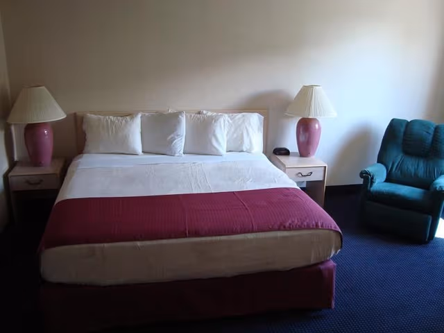 DOUBLE KING SIZE BED