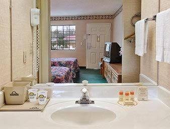 Cleveland Motel1