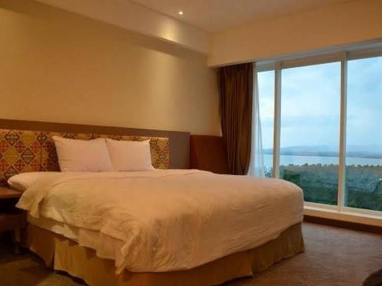 คลาโร เกนดารี (ชื่อเดิมแกรนด์ แคลเรียน โฮเต็ล แอนด์ คอนเวนชั่น) (Claro Kendari (ex. Grand Clarion Hotel & Convention))1