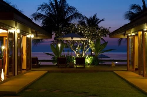 บ้านภูเล ลักซ์เชอรี่ บีชฟร้อท วิลล่า (Baan Phulay Luxury Beachfront Villa)4