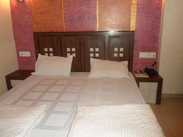 Hotel Royal Plaza0