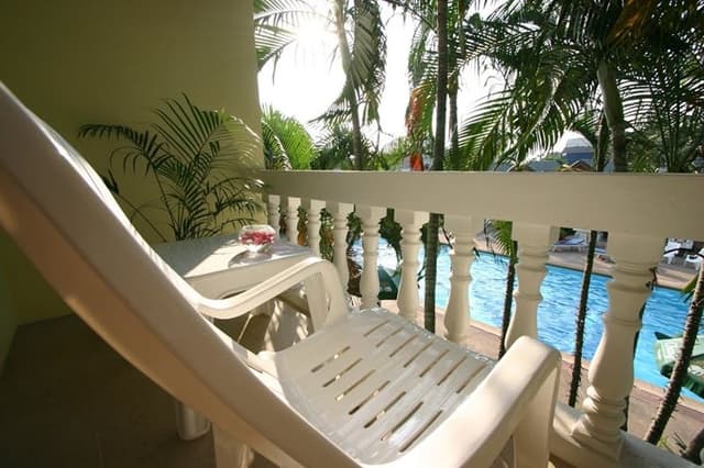 Deluxe Pool View Room