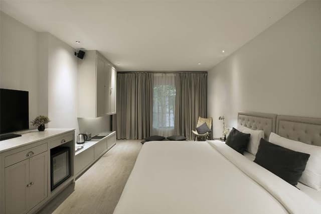 Deluxe Room - King Bed
