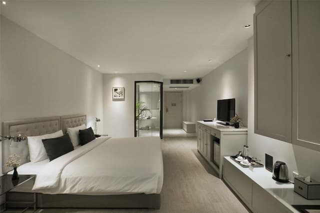 Deluxe Room - King Bed