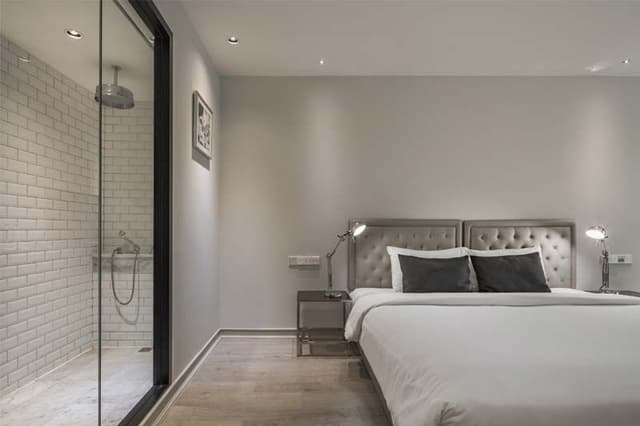 Deluxe Room - King Bed