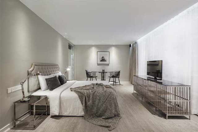 Executive Studio - King Bed