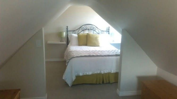 Stoneleigh Cottage1