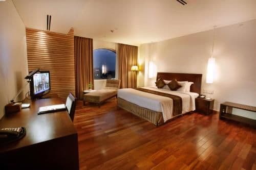 Golden Suite with City View