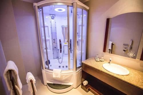 Golden Suite with City View
