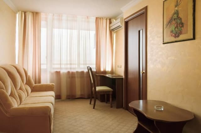 SUITE CAPACITY 1