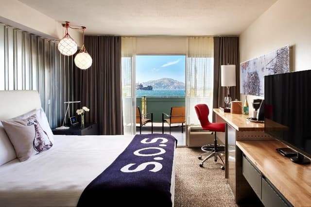 DOUBLE DELUXE BAY VIEW