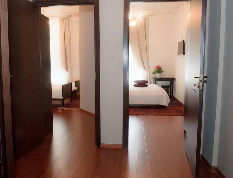 Crossroads Hotel4