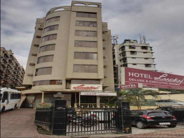 Hotel Lucky Goregaon0