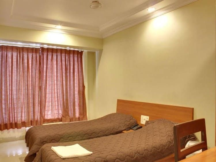 Hotel Lucky Goregaon3
