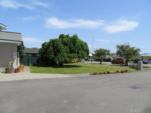Commodore Court Motel1