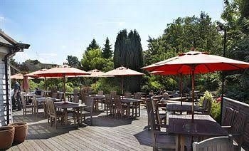 Riverside Inn3