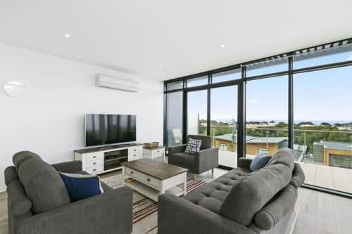 Deluxe Two-Bedroom Apartment with Sea - 201