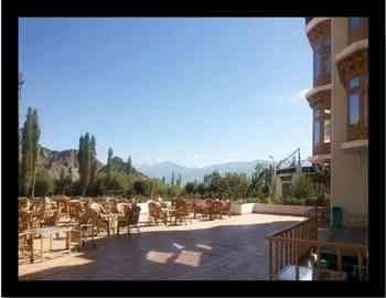 Hotel Glacier View3