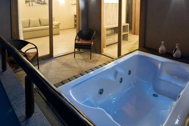 SUITE CAPACITY 4