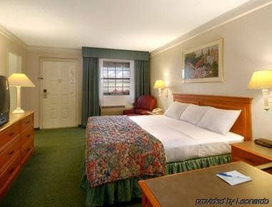 Rodeway Inn4