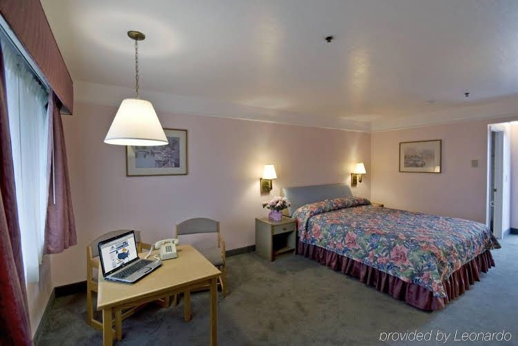 Americas Best Value Seabird Lodge3