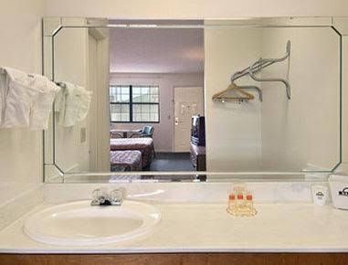 Madison - Days Inn1