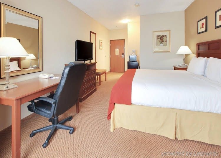 Holiday Inn Express Hotel & Suites4