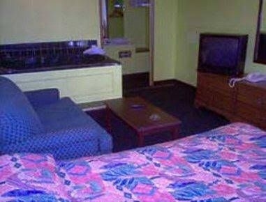 Columbus North Knights Inn1