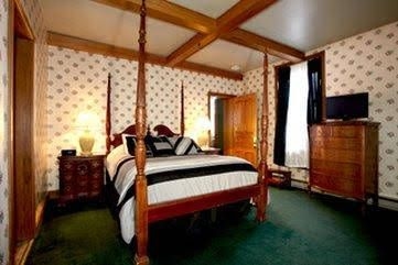 Jane Fargo Hotel3