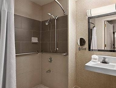 Ramada Plaza Long Island MacArthur Airport1