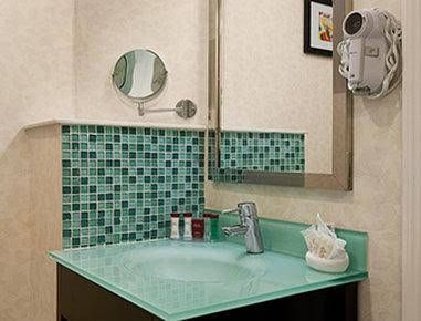 Ramada Plaza Long Island MacArthur Airport0