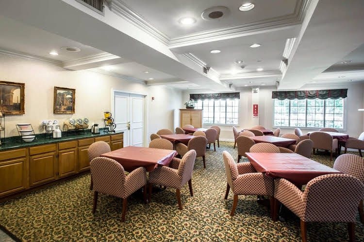 Econo Lodge4