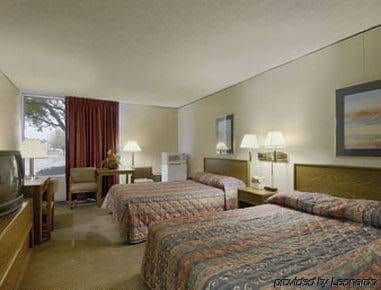Boarders Inn & Suites and Conference Center Boarders Inn & Suites and Conference Center