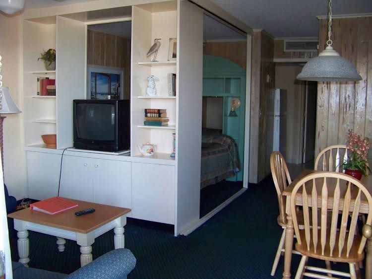 Driftwood Resort0