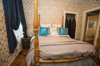 Niagara On The Lake Historic Rental Cottage3