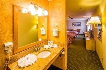 Alpine Inn & Suites1