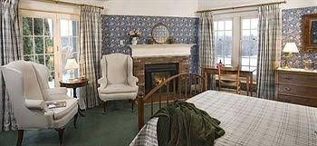 Chesterfield Inn3