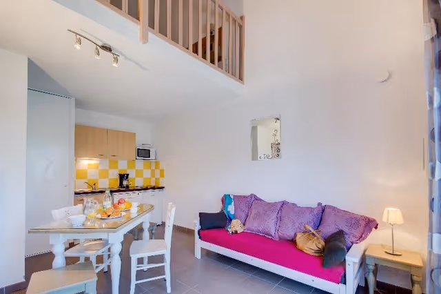 HOME CAPACITY 6 TWO BEDROOMS